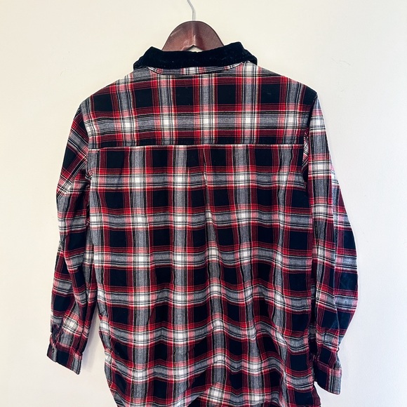 Red plaid Christmas wreath button up shirt. - Picture 2 of 5